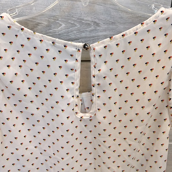 Papaya cute top in great condition! Size small 100% Polyester - Picture 3 of 7